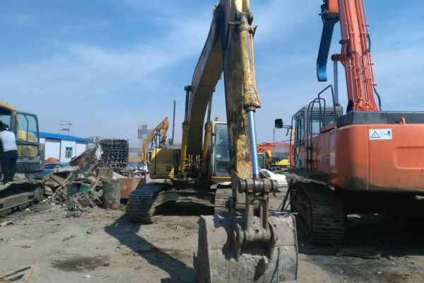 黑龙江出售转让二手15000小时2006年住友SH200A3挖掘机