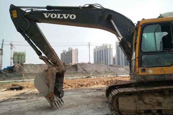 山东出售转让二手7606小时2011年沃尔沃EC210B挖掘机