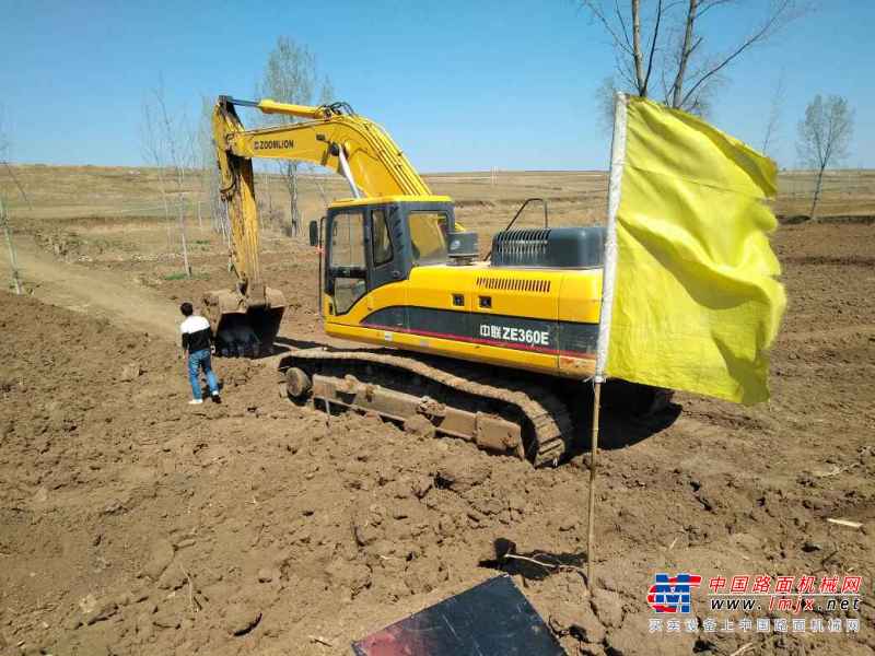 河南出售转让二手4500小时2011年中联重科ZE360E挖掘机