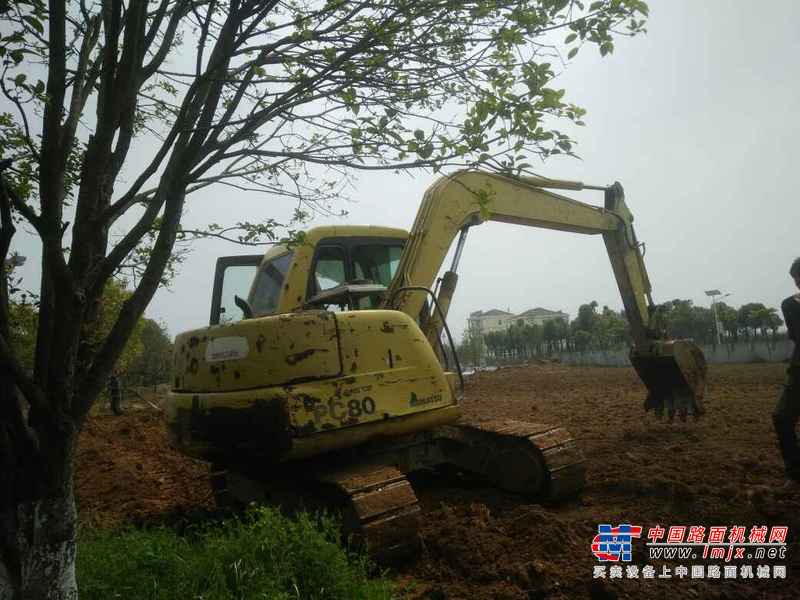 湖北出售转让二手13000小时2004年小松PC60挖掘机