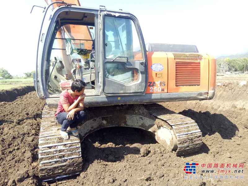 云南出售转让二手10621小时2010年日立ZX250H挖掘机
