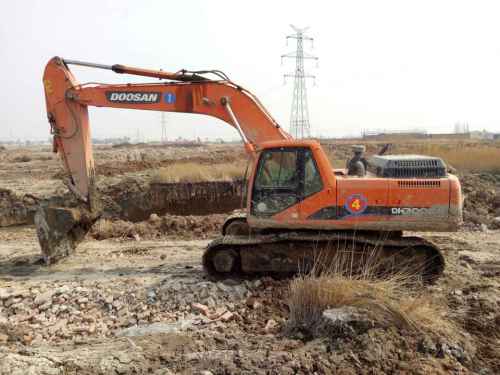 宁夏出售转让二手8000小时2010年斗山DX260LC挖掘机