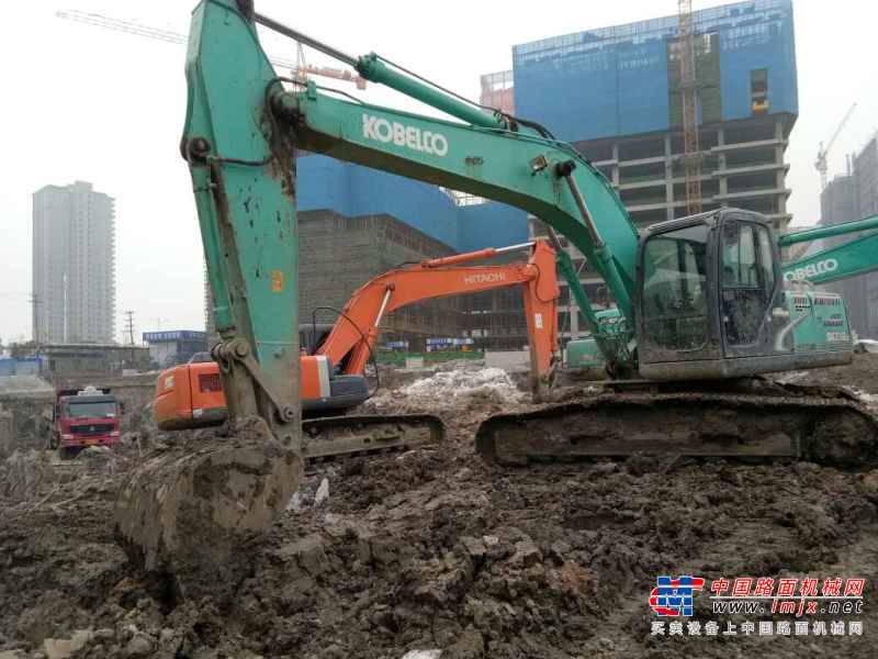 江苏出售转让二手8000小时2011年神钢SK210挖掘机