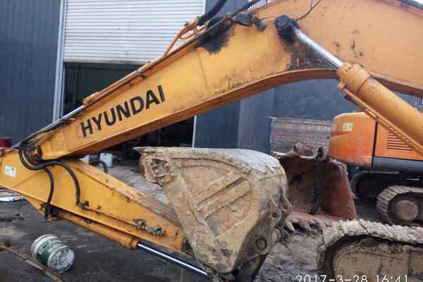 山西出售转让二手5000小时2011年现代R215挖掘机