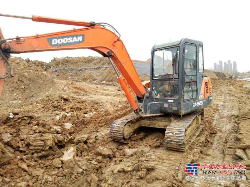 浙江出售转让二手5000小时2010年斗山DH55挖掘机