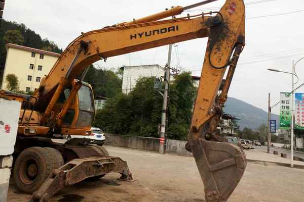 四川出售转让二手9000小时2009年现代轮挖R210W挖掘机