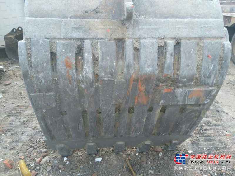 黑龙江出售转让二手8000小时2011年龙工LG6215挖掘机