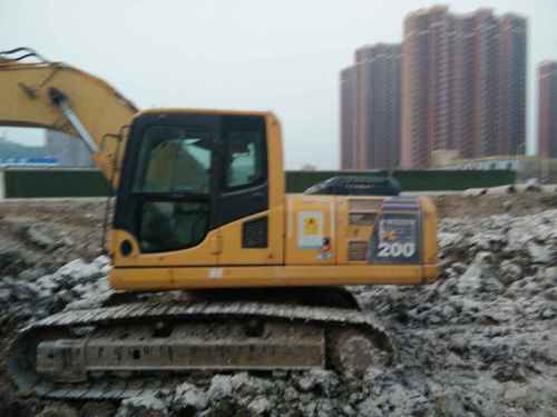 安徽出售转让二手8000小时2011年小松PC200挖掘机
