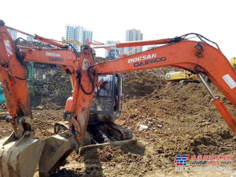 浙江出售转让二手4000小时2011年斗山DH55挖掘机