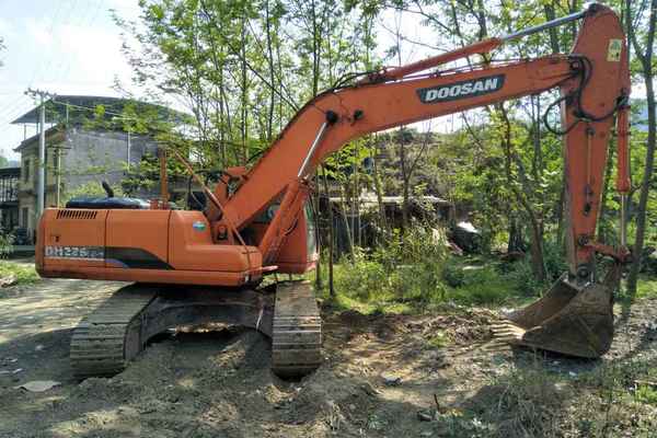 重庆出售转让二手6000小时2010年斗山DH220LC挖掘机