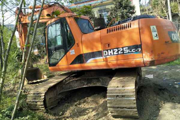 重庆出售转让二手6000小时2010年斗山DH220LC挖掘机