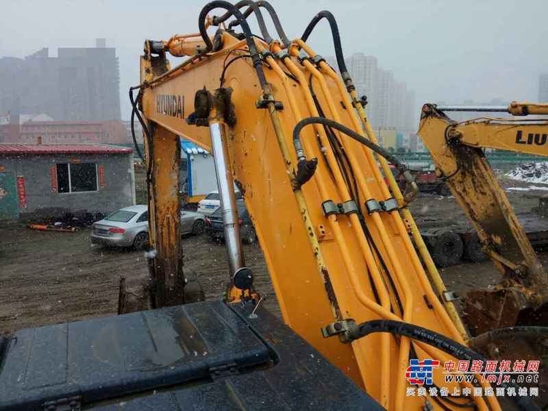 内蒙古出售转让二手10000小时2010年现代R265LC挖掘机