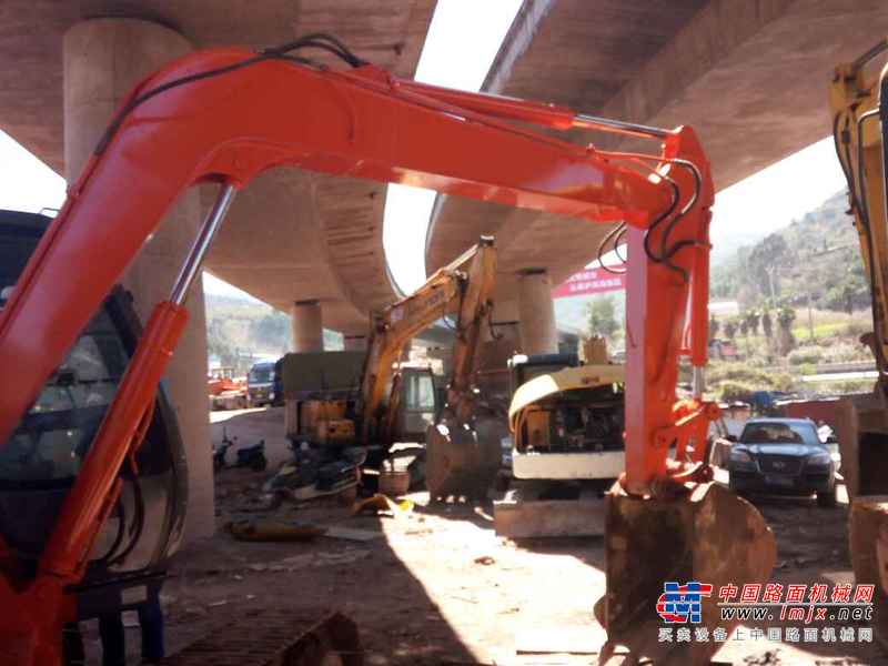 云南出售转让二手9000小时2010年日立ZX70挖掘机