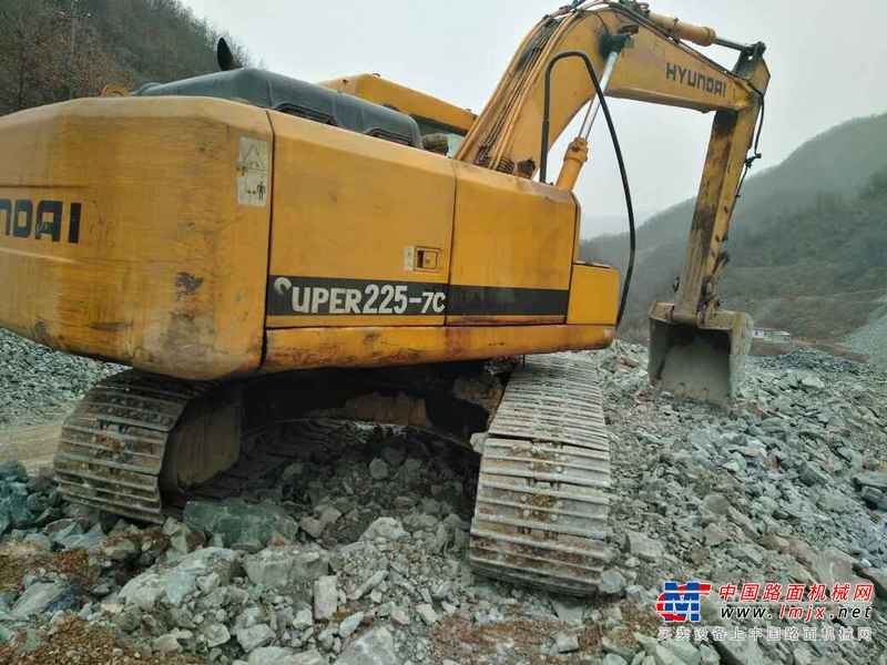 河南出售转让二手10000小时2008年现代R215挖掘机