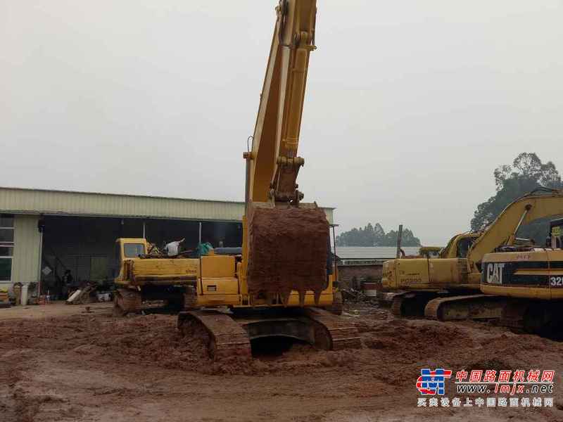 广东出售转让二手13000小时2004年小松PC200挖掘机