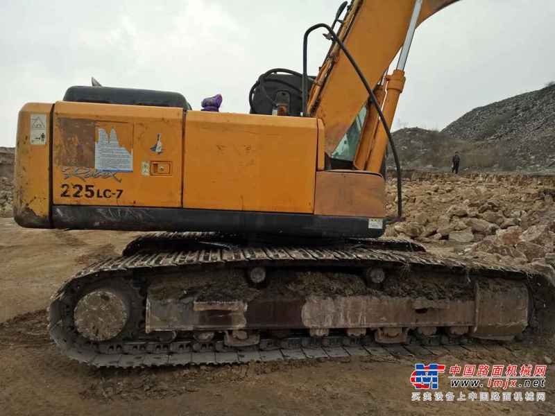 河南出售转让二手6000小时2011年现代R225LC挖掘机