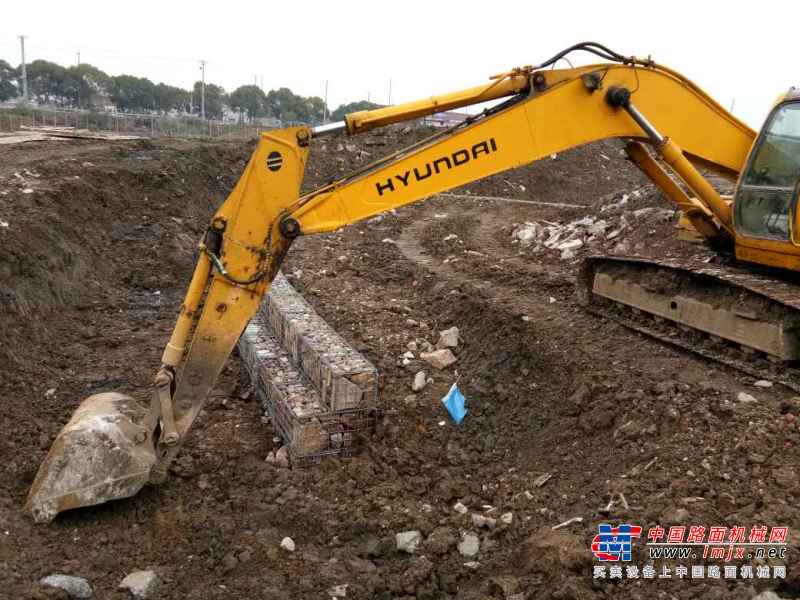 江苏出售转让二手20000小时2003年现代R200挖掘机