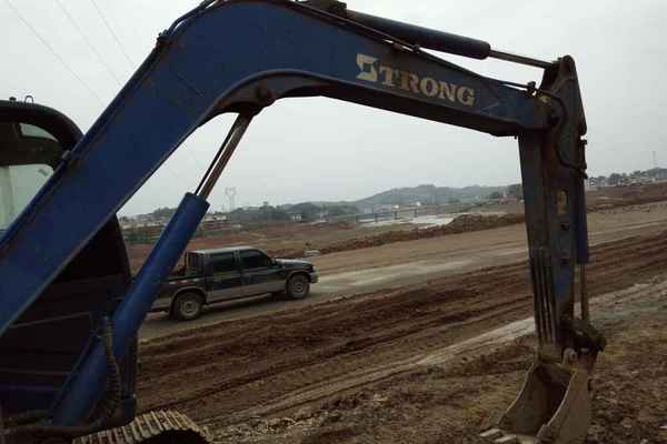 江西出售转让二手7600小时2012年山重建机GC88挖掘机