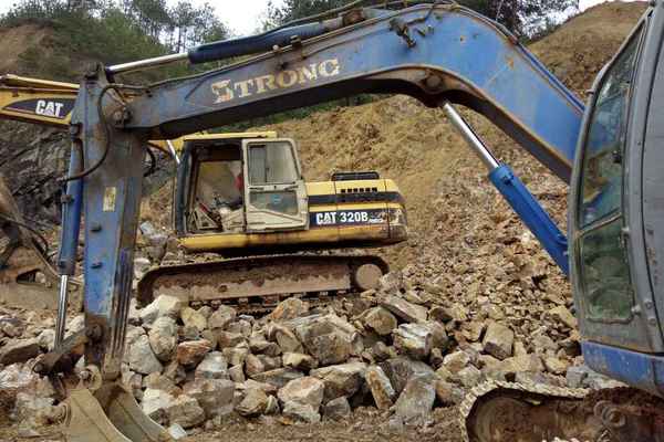 江西出售转让二手7600小时2012年山重建机GC88挖掘机