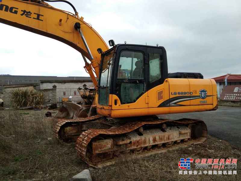 浙江出售转让二手5000小时2011年龙工LG6220D挖掘机