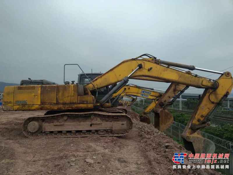 重庆出售转让二手9000小时2010年徐工XE335C挖掘机