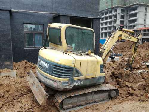 河南出售转让二手6700小时2011年现代R60挖掘机