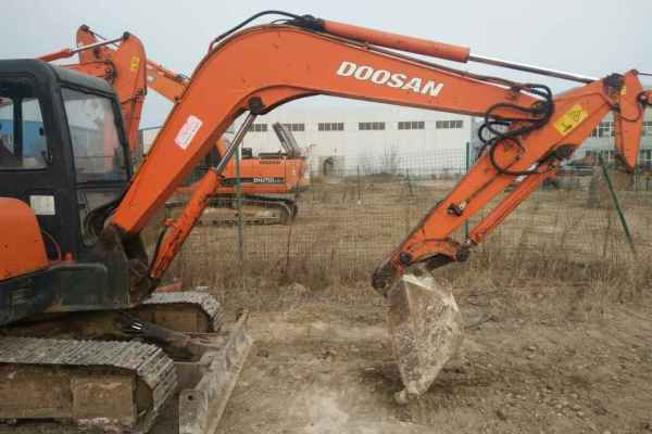 山东出售转让二手8000小时2010年斗山DH55挖掘机