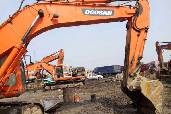 宁夏出售转让二手10000小时2009年斗山DH220LC挖掘机