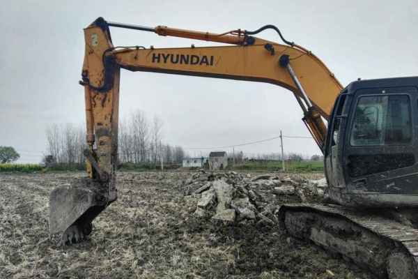 江苏出售转让二手8000小时2011年现代R215挖掘机