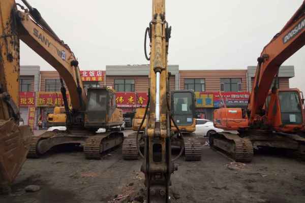 内蒙古出售转让二手8400小时2011年龙工LG6235挖掘机