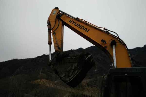 河北出售转让二手10000小时2013年现代R265LC挖掘机