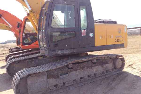 内蒙古出售转让二手2000小时2014年现代R225LC挖掘机