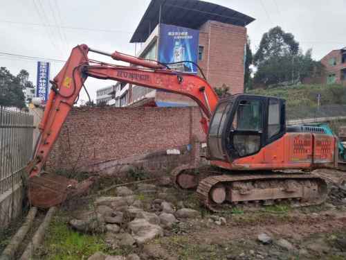 重庆出售转让二手10000小时2010年恒特重工HT135挖掘机