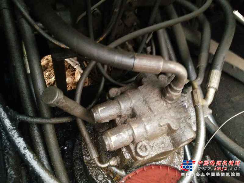 河北出售转让二手18000小时2005年日立ZX240LC挖掘机