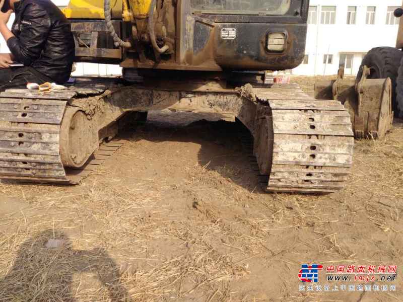 内蒙古出售转让二手15000小时2013年现代R60挖掘机