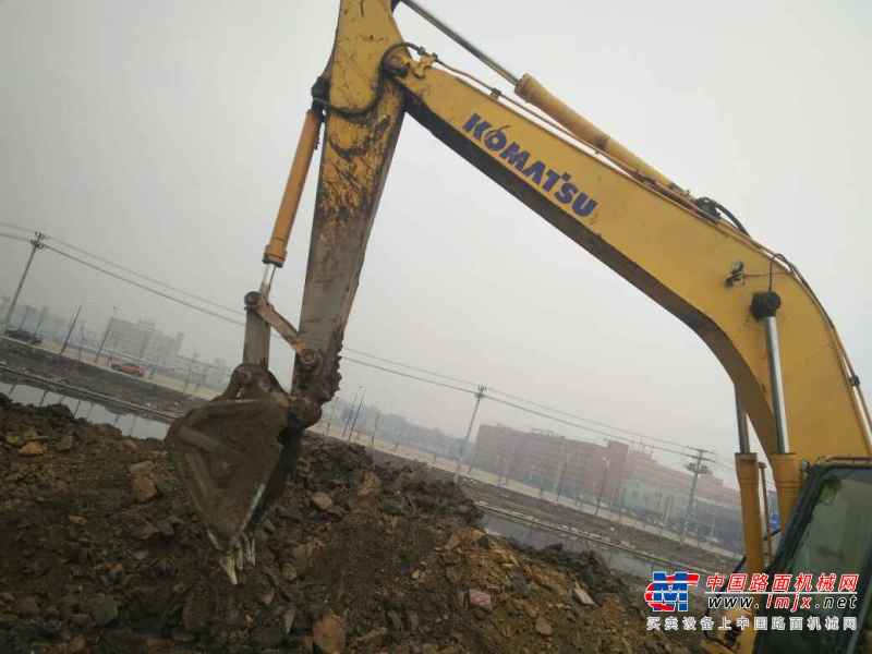 浙江出售转让二手8500小时2010年小松PC220挖掘机
