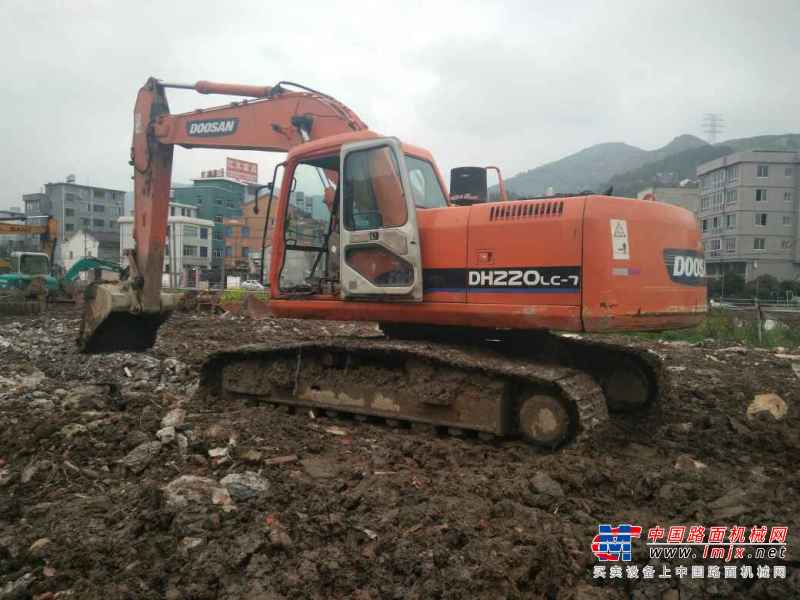 浙江出售转让二手9800小时2009年斗山DH220LC挖掘机