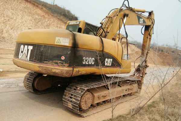河南出售转让二手9000小时2006年卡特彼勒320C挖掘机