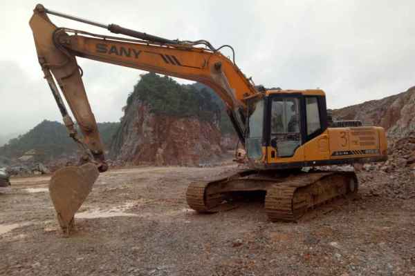 广西出售转让二手5400小时2013年三一重工SY215C挖掘机