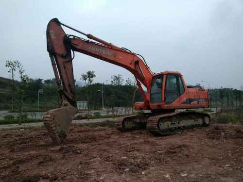 重庆出售转让二手11448小时2010年斗山DH225LC挖掘机