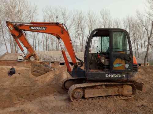 河南出售转让二手9800小时2008年斗山DH60挖掘机