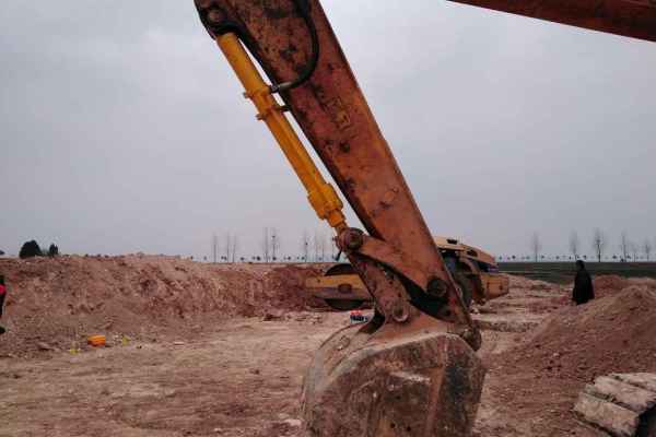 河南出售转让二手4500小时2012年福田雷沃FR170挖掘机