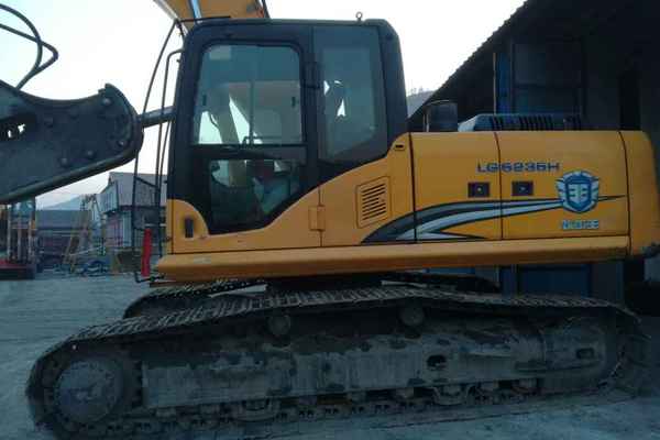 辽宁出售转让二手9800小时2011年龙工LG6235挖掘机