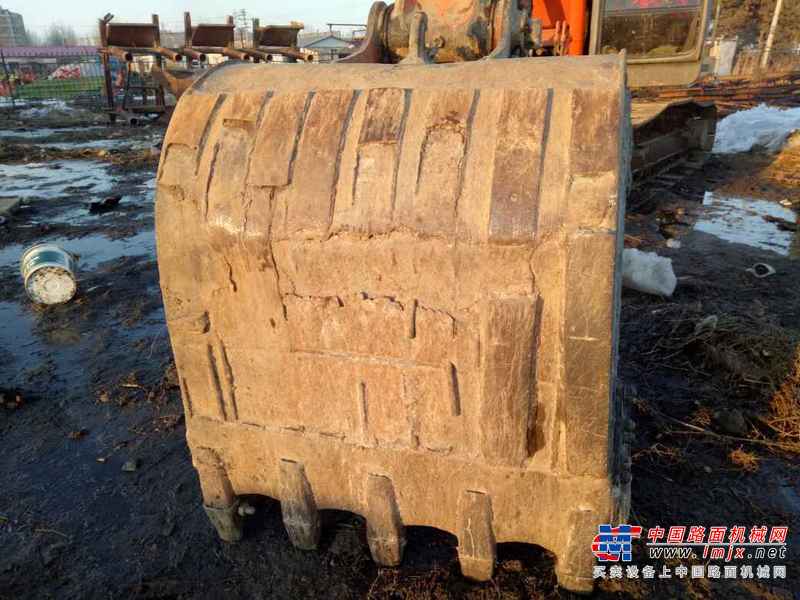 黑龙江出售转让二手18000小时2006年日立ZX200挖掘机