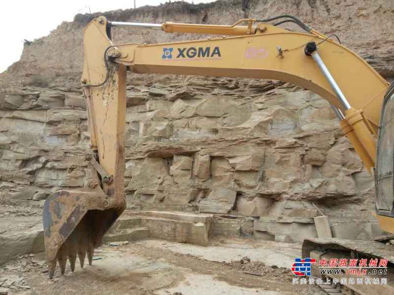 陕西出售转让二手5500小时2012年厦工XG825挖掘机