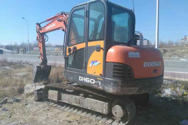 黑龙江出售转让二手9000小时2009年斗山DH60挖掘机
