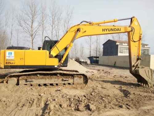 河南出售转让二手4500小时2013年现代R225LC挖掘机