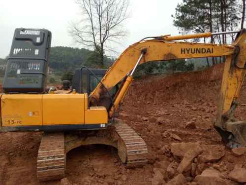 湖南出售转让二手9000小时2013年现代R215挖掘机