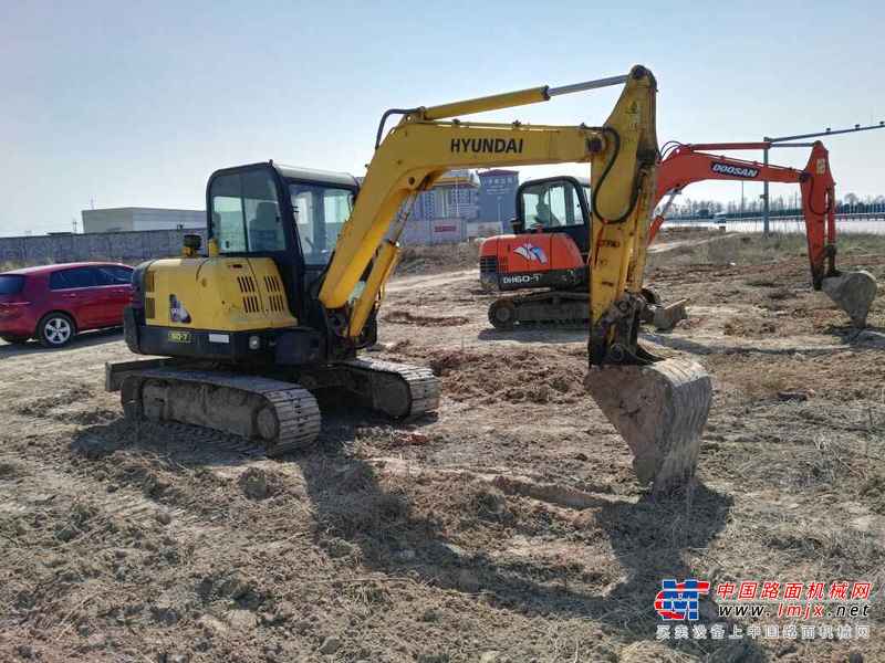 山西出售转让二手6800小时2012年现代R60挖掘机