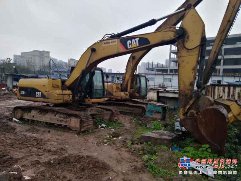 重庆出售转让二手18000小时2010年卡特彼勒323D挖掘机